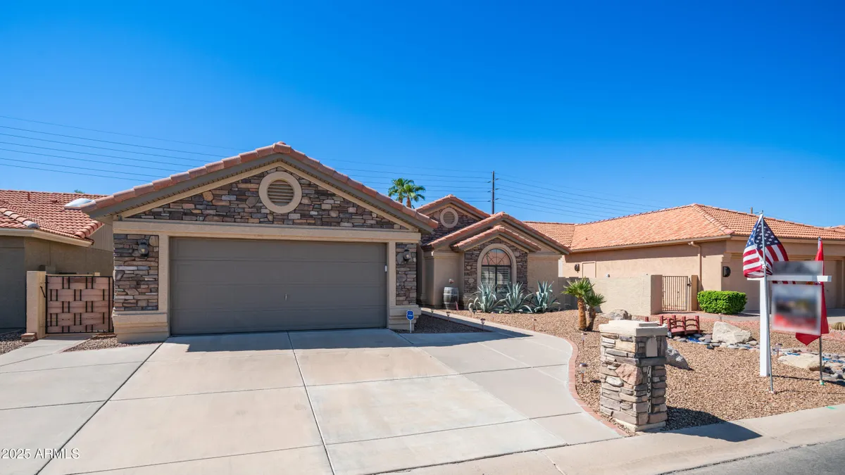 Property Slideshow image 1 of 36 | 10641 e coopers hawk dr, Sun Lakes, AZ, 85248
