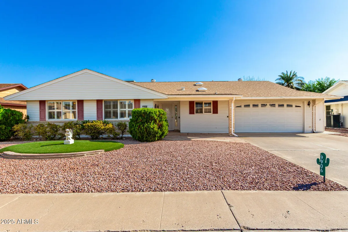 Property Slideshow image 1 of 25 | 9906 w kingswood cir, Sun City, AZ, 85351