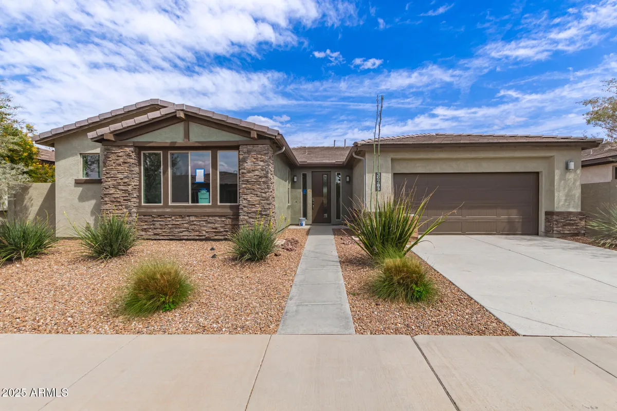 Property Slideshow image 1 of 25 | 39785 n collins ln, San Tan Valley, AZ, 85140