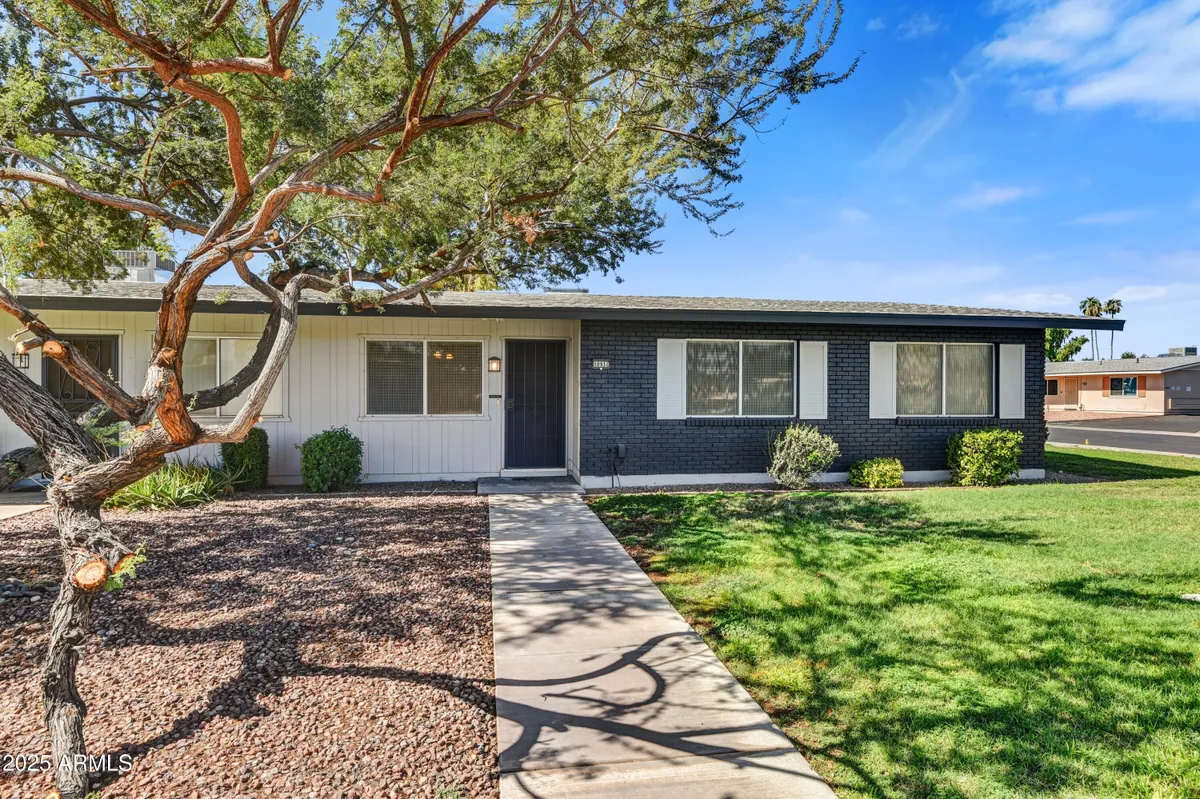 Property Slideshow image 1 of 20 | 10931 w thunderbird blvd, Sun City, AZ, 85351