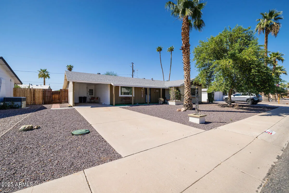 Property Slideshow image 1 of 28 | 11614 n hagen dr, Sun City, AZ, 85351