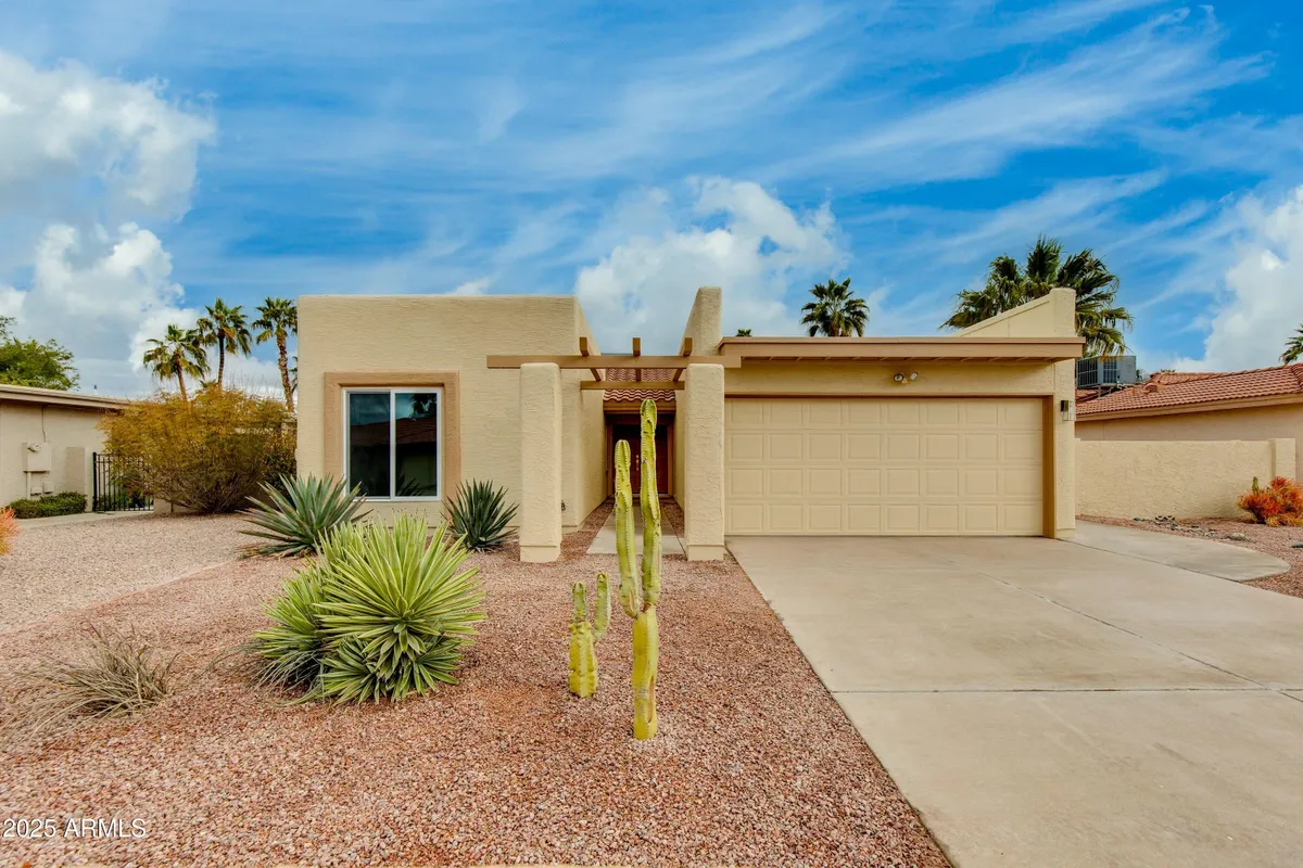 Property Slideshow image 1 of 17 | 10430 e chestnut dr, Sun Lakes, AZ, 85248