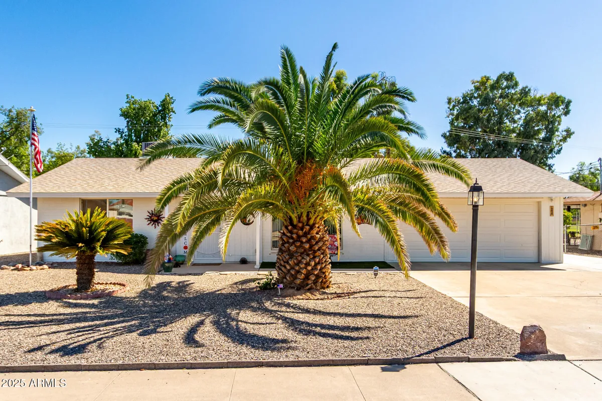 Property Slideshow image 1 of 41 | 10839 w oakmont dr, Sun City, AZ, 85351