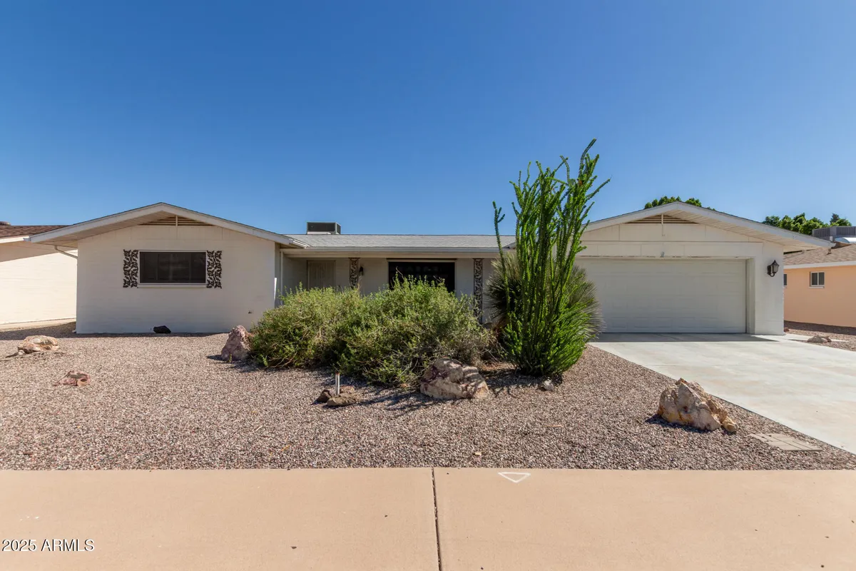 Property Slideshow image 1 of 33 | 243 n 61st pl, Mesa, AZ, 85205