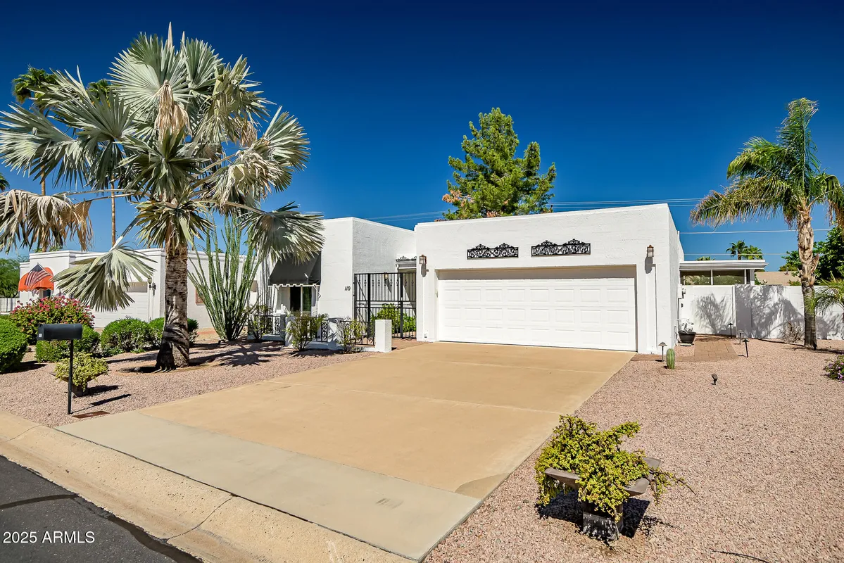 Property Slideshow image 1 of 37 | 110 e piping rock rd, Phoenix, AZ, 85022