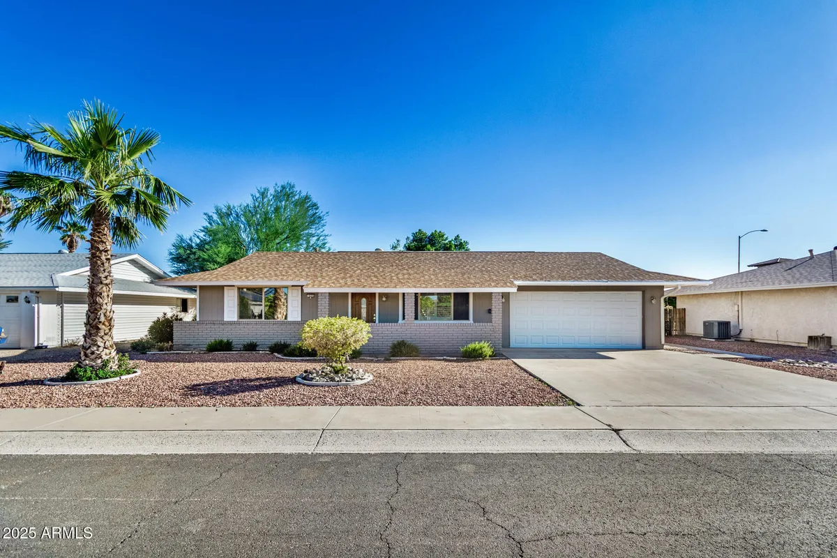 Property Slideshow image 1 of 41 | 9325 w arrowhead dr, Sun City, AZ, 85351
