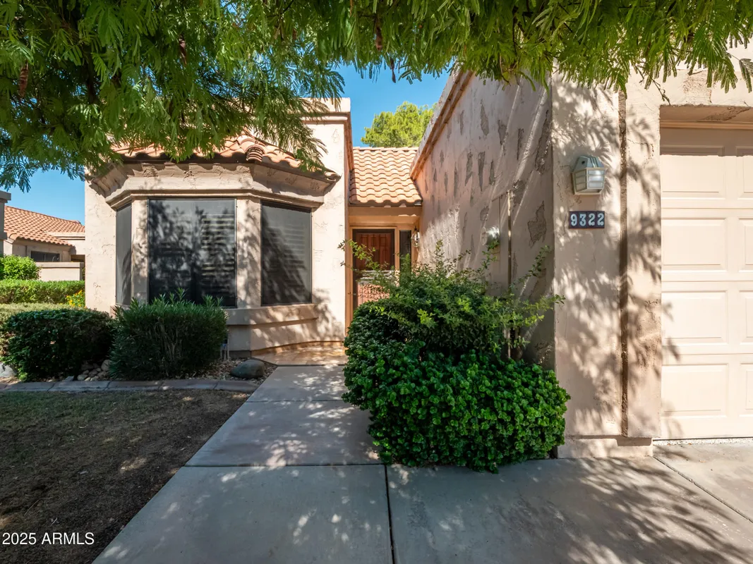 Property Slideshow image 1 of 41 | 9322 w topeka dr, Peoria, AZ, 85382