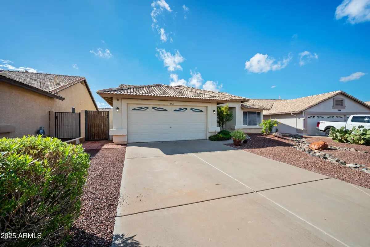 Property Slideshow image 1 of 28 | 10763 w runion dr, Peoria, AZ, 85373