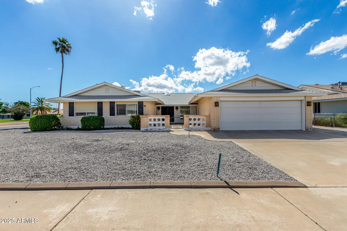 Property Slideshow image 1 of 43 | 10701 w el capitan cir, Sun City, AZ, 85351