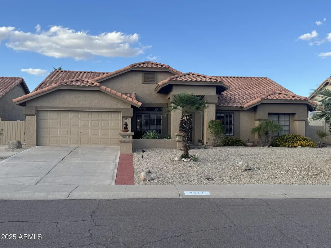 Property Slideshow image 1 of 24 | 9510 w menadota dr, Peoria, AZ, 85382
