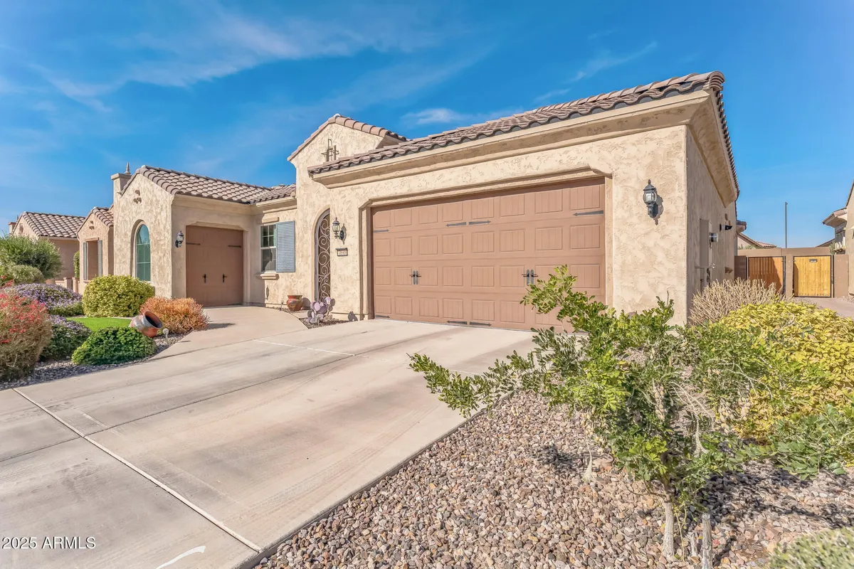Property Slideshow image 1 of 35 | 7848 w willow way, Florence, AZ, 85132