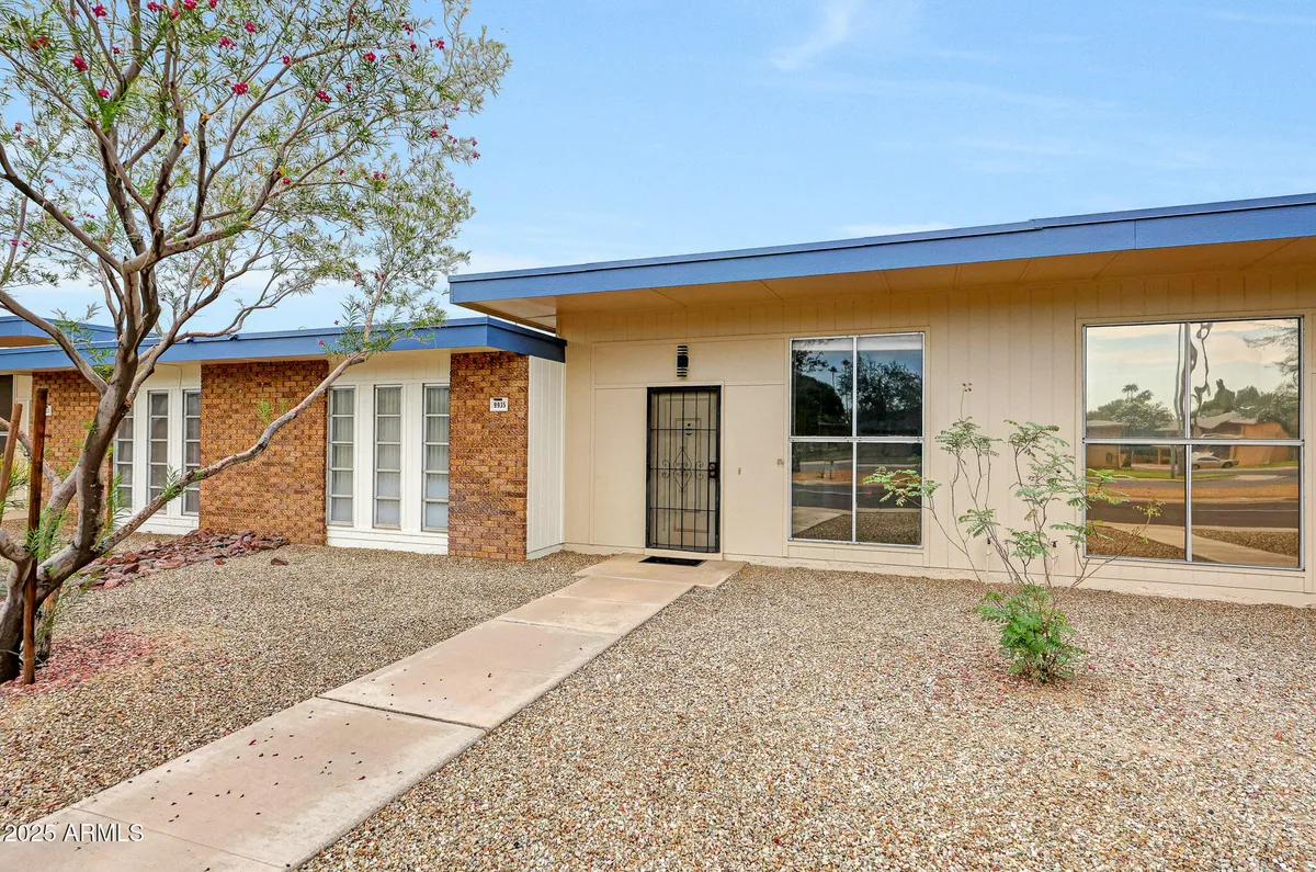 Property Slideshow image 1 of 24 | 9935 w thunderbird blvd, Sun City, AZ, 85351