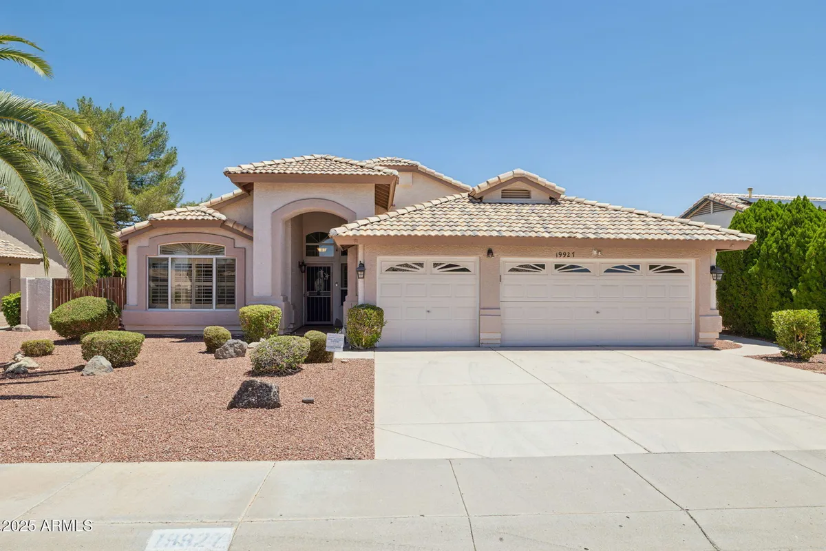 Property Slideshow image 1 of 28 | 19927 n 108th ln, Peoria, AZ, 85373