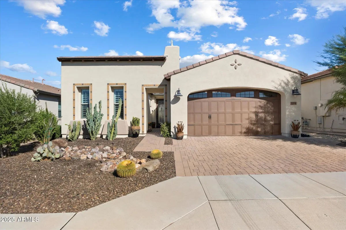 Property Slideshow image 1 of 20 | 104 e iloca ln, Queen Creek, AZ, 85140