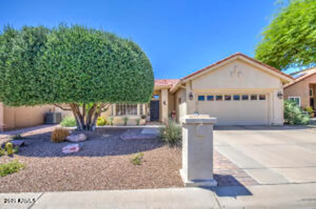 Property Slideshow image 1 of 21 | 26210 s flame tree dr, Sun Lakes, AZ, 85248