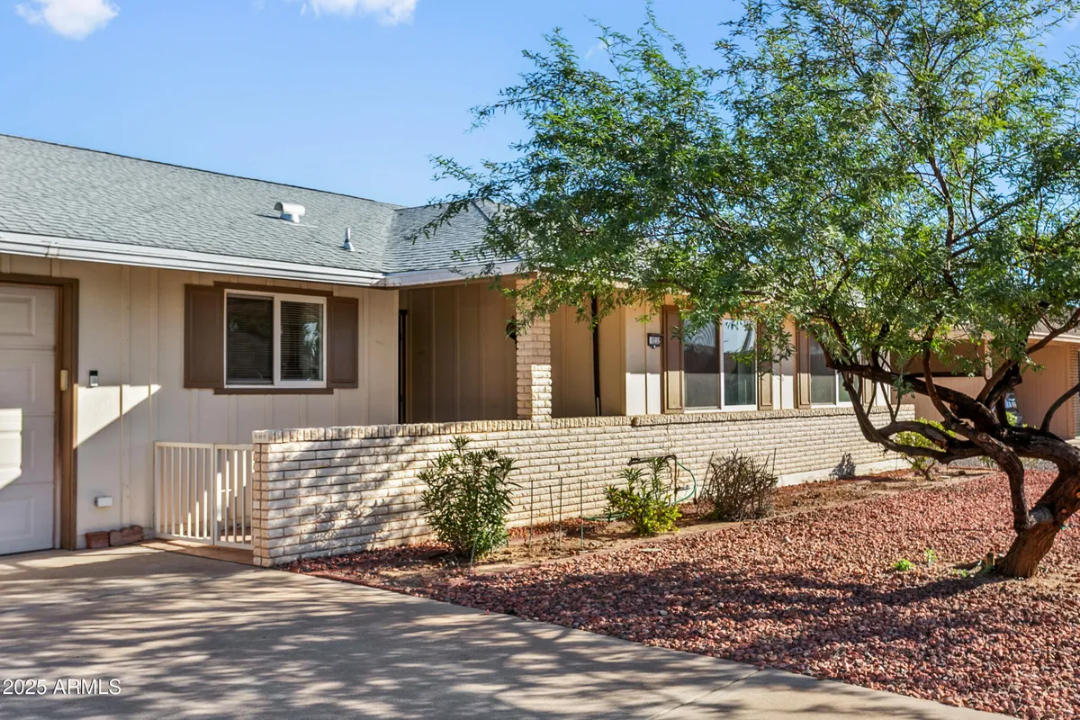 Property Slideshow image 1 of 34 | 9232 w arrowhead dr, Sun City, AZ, 85351