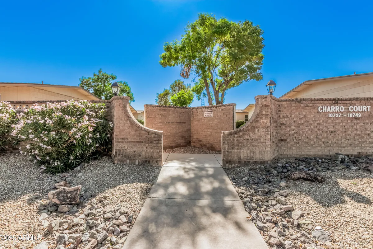 Property Slideshow image 1 of 29 | 10735 w santa fe dr, Sun City, AZ, 85351