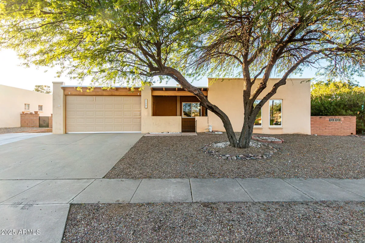 Property Slideshow image 1 of 32 | 1520 s abrego dr, Green Valley, AZ, 85614