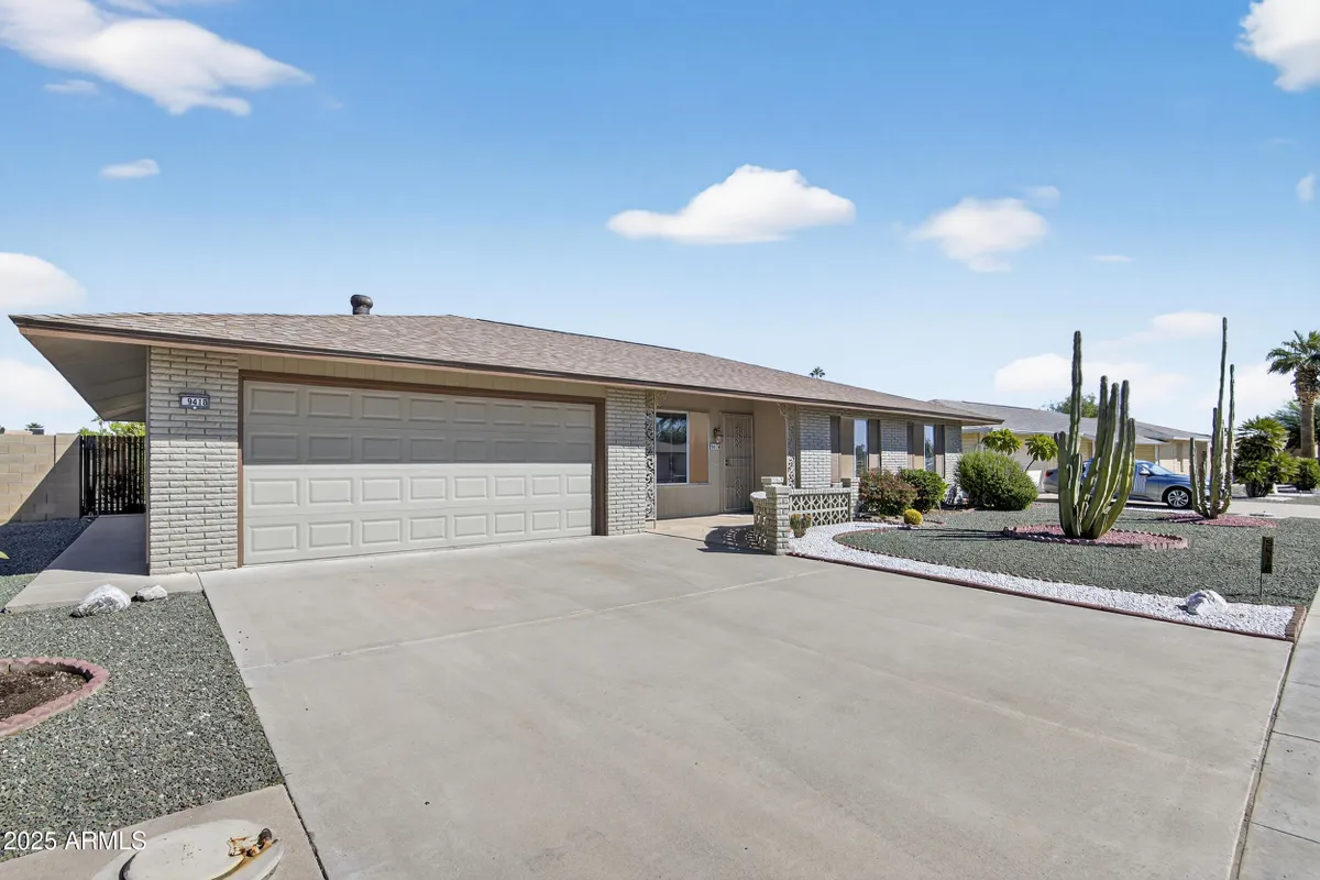 Property Slideshow image 1 of 53 | 9418 w cedar hill cir n, Sun City, AZ, 85351