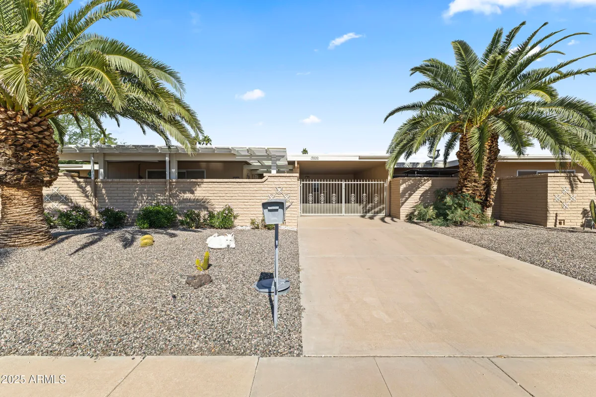 Property Slideshow image 1 of 33 | 9830 w teakwood dr, Sun City, AZ, 85351