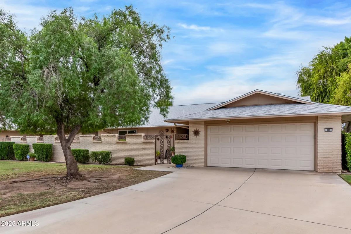 Property Slideshow image 1 of 25 | 9881 w spanish moss ct, Sun City, AZ, 85373