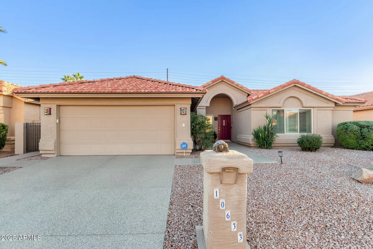 Property Slideshow image 1 of 45 | 10633 e coopers hawk dr, Sun Lakes, AZ, 85248