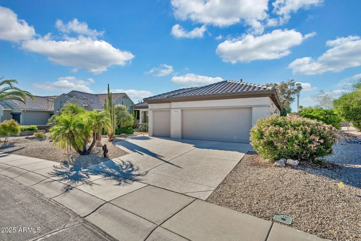 Property Slideshow image 1 of 33 | 18508 n avalon ln, Surprise, AZ, 85374