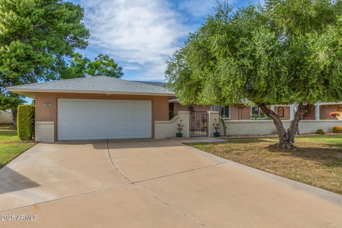 Property Slideshow image 1 of 22 | 9885 w spanish moss ct, Sun City, AZ, 85373