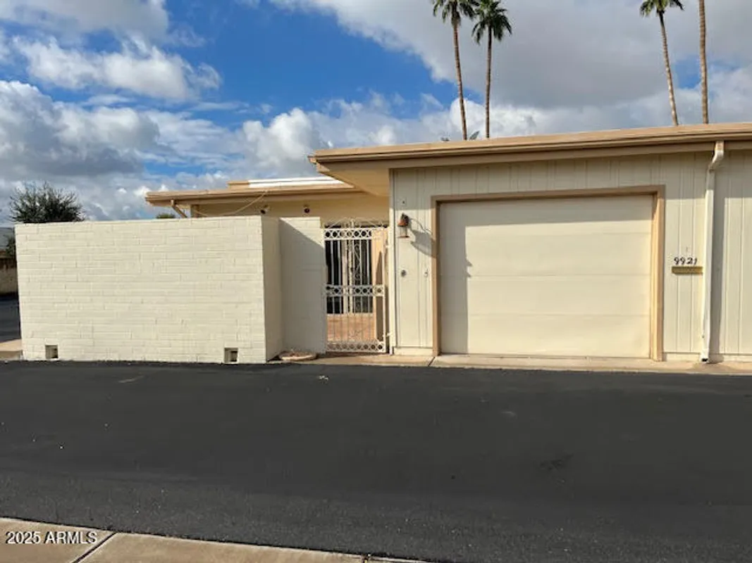 Property Slideshow image 1 of 16 | 9921 w hutton dr, Sun City, AZ, 85351