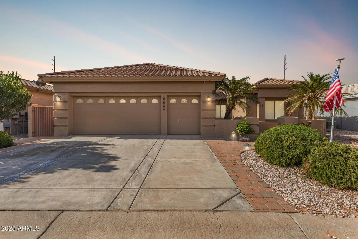 Property Slideshow image 1 of 32 | 23632 s illinois ave, Sun Lakes, AZ, 85248