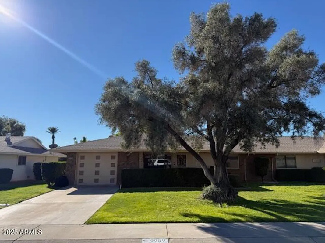 Property Slideshow image 1 of 11 | 9909 w sandstone dr, Sun City, AZ, 85351