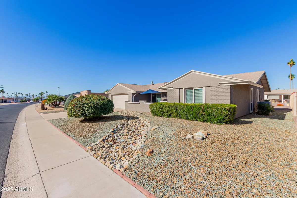 Property Slideshow image 1 of 32 | 9608 w shiprock dr, Sun City, AZ, 85351