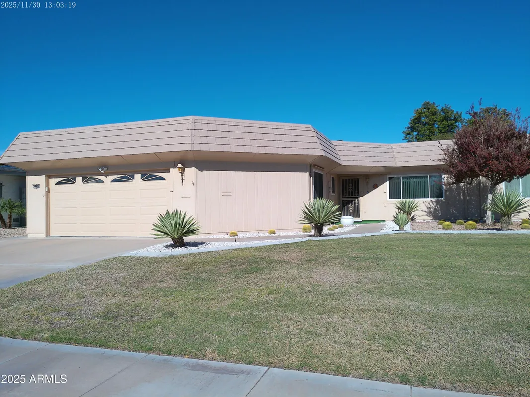 Property Slideshow image 1 of 10 | 10306 w hutton dr, Sun City, AZ, 85351