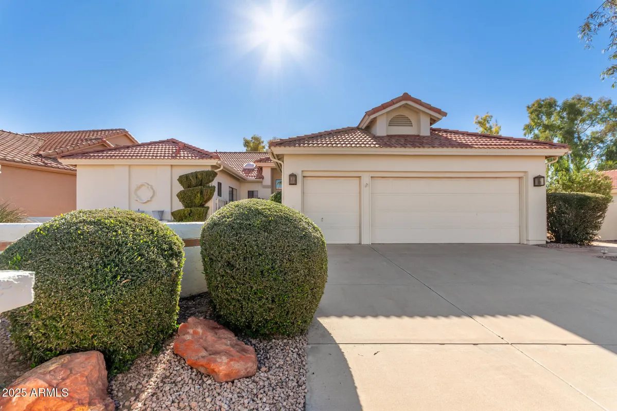 Property Slideshow image 1 of 39 | 11015 e flintlock ct, Sun Lakes, AZ, 85248