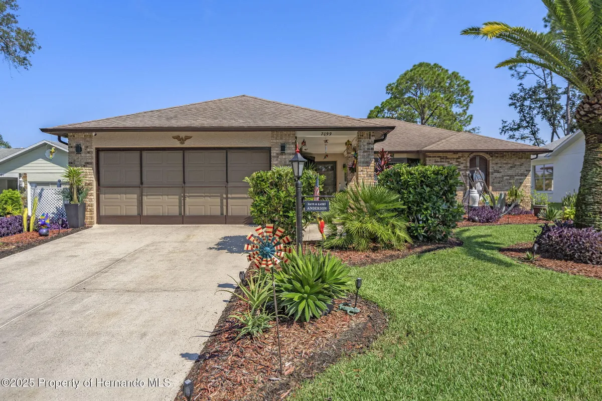 Property Slideshow image 1 of 68 | 7099 pond view ct, Spring Hill, FL, 34606
