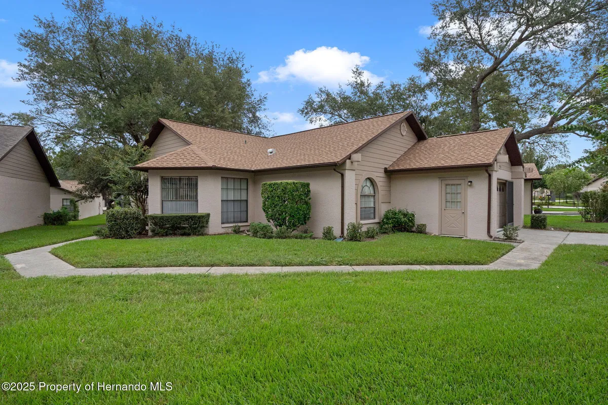 Property Slideshow image 1 of 88 | 6736 oak cluster cir, Spring Hill, FL, 34606
