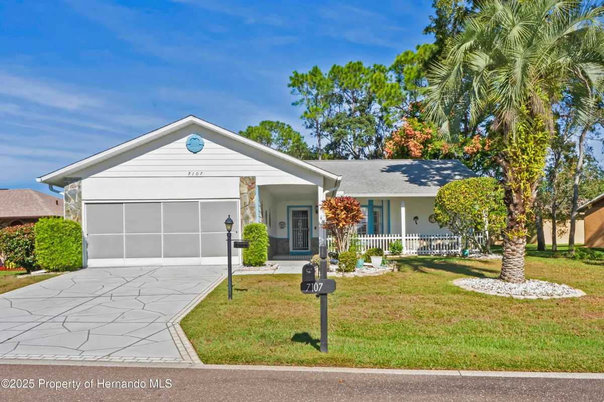 Property Slideshow image 1 of 107 | 7107 pond view ct, Spring Hill, FL, 34606
