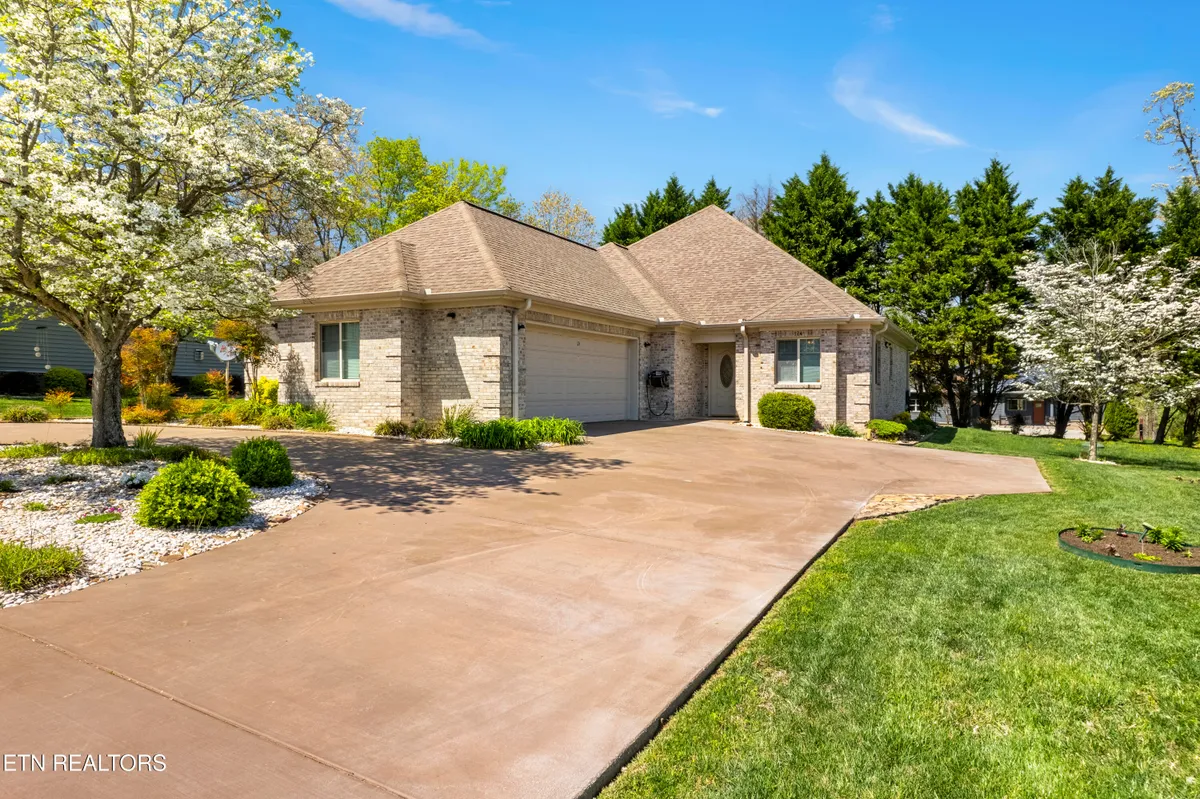 Property Slideshow image 1 of 37 | 124 pocola way, Loudon, TN, 37774