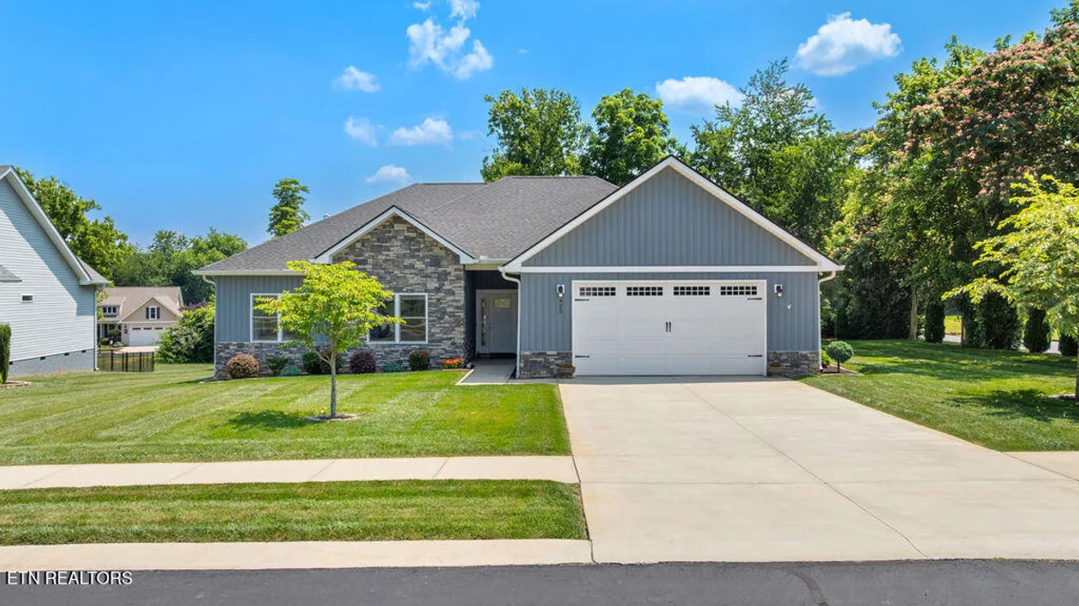 Property Slideshow image 1 of 41 | 425 cheeyo pl, Loudon, TN, 37774