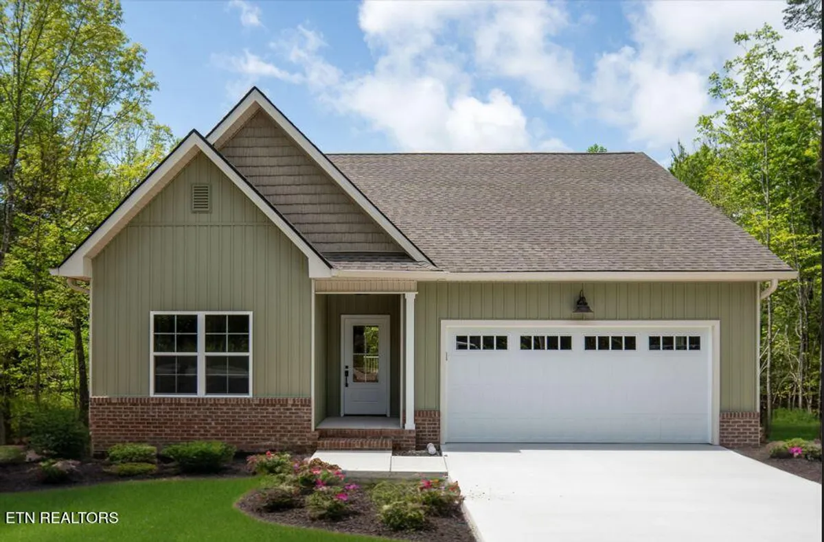 Property Slideshow image 1 of 35 | 120 hawes cir, Crossville, TN, 38558