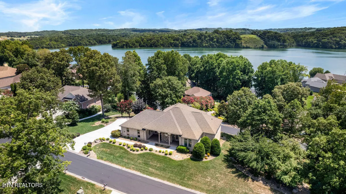 Property Slideshow image 1 of 62 | 402 catoosa ln, Loudon, TN, 37774