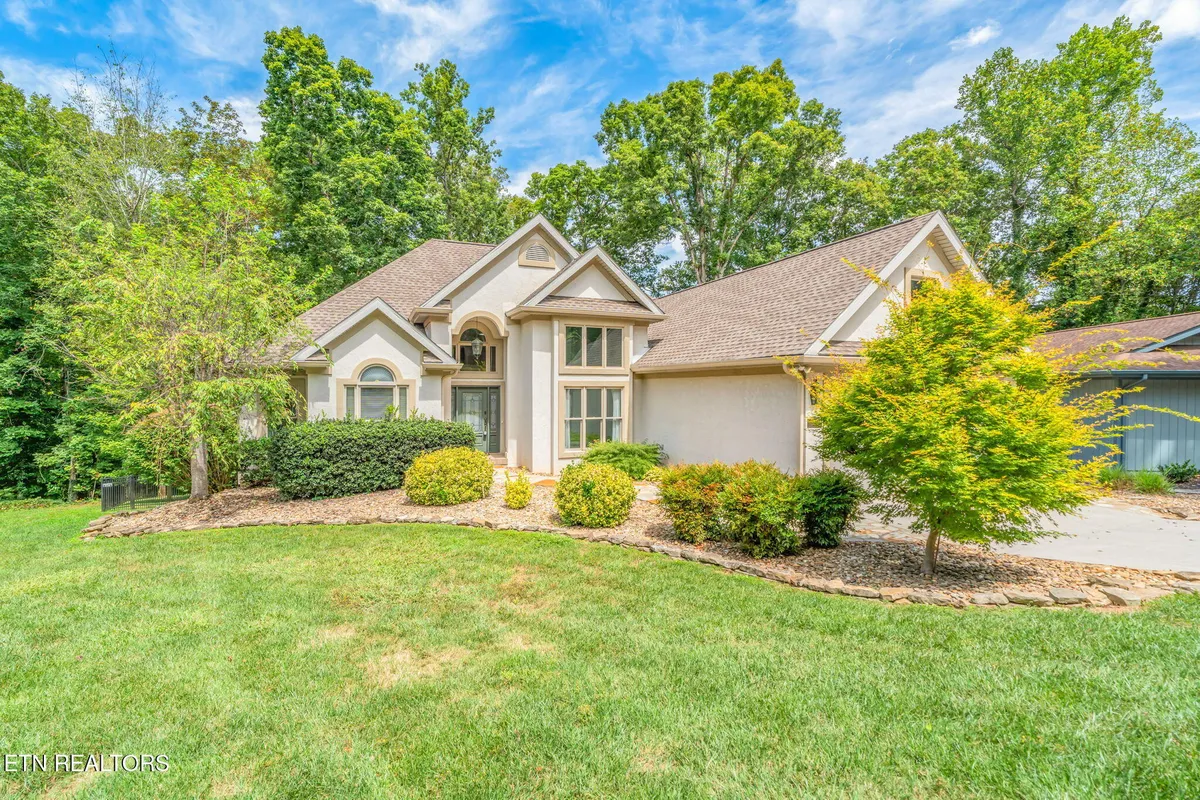 Property Slideshow image 1 of 59 | 141 inata cir, Loudon, TN, 37774