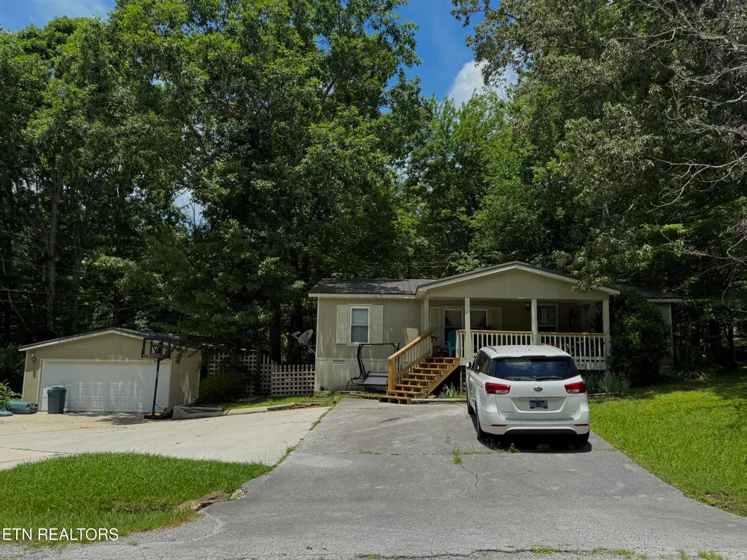 Property Slideshow image 1 of 27 | 247 dartmoor dr, Crossville, TN, 38558