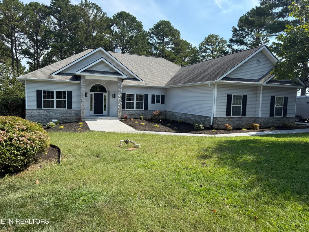 Property Slideshow image 1 of 37 | 100 quapaw cir, Loudon, TN, 37774