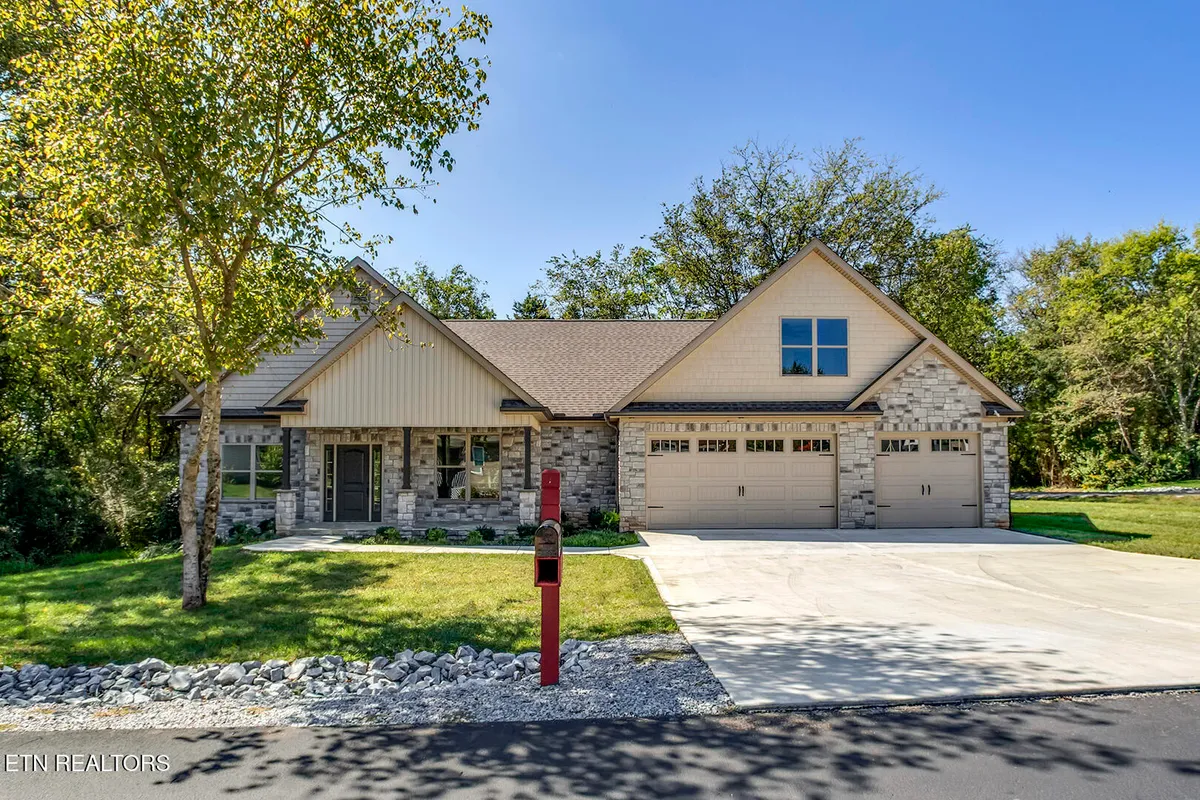 Property Slideshow image 1 of 58 | 172 utsesti way, Loudon, TN, 37774