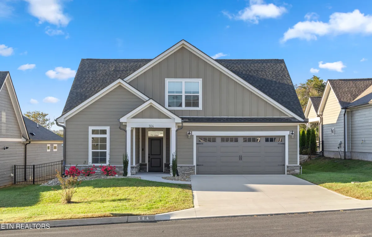 Property Slideshow image 1 of 24 | 504 chestnut pl, Loudon, TN, 37774