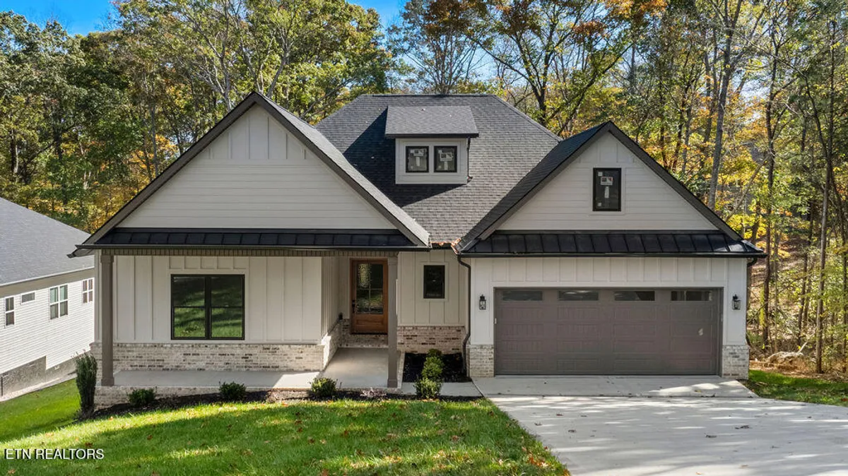 Property Slideshow image 1 of 45 | 312 nuhya ln, Loudon, TN, 37774