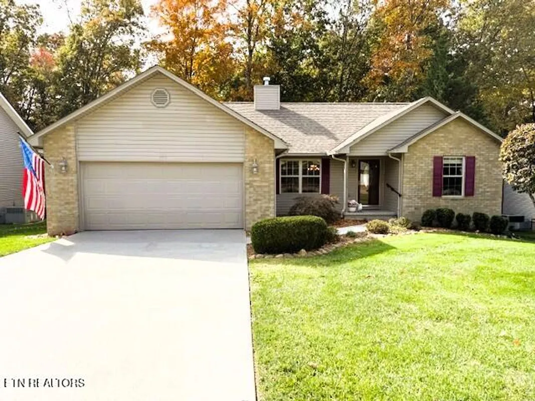 Property Slideshow image 1 of 29 | 204 lakeview dr, Crossville, TN, 38558
