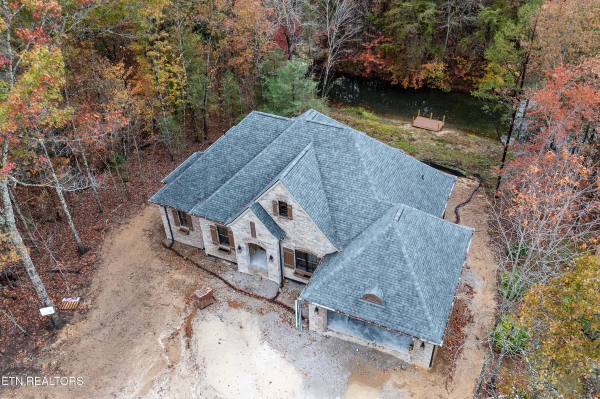 Property Slideshow image 1 of 38 | 135 hedgewood pt, Crossville, TN, 38558