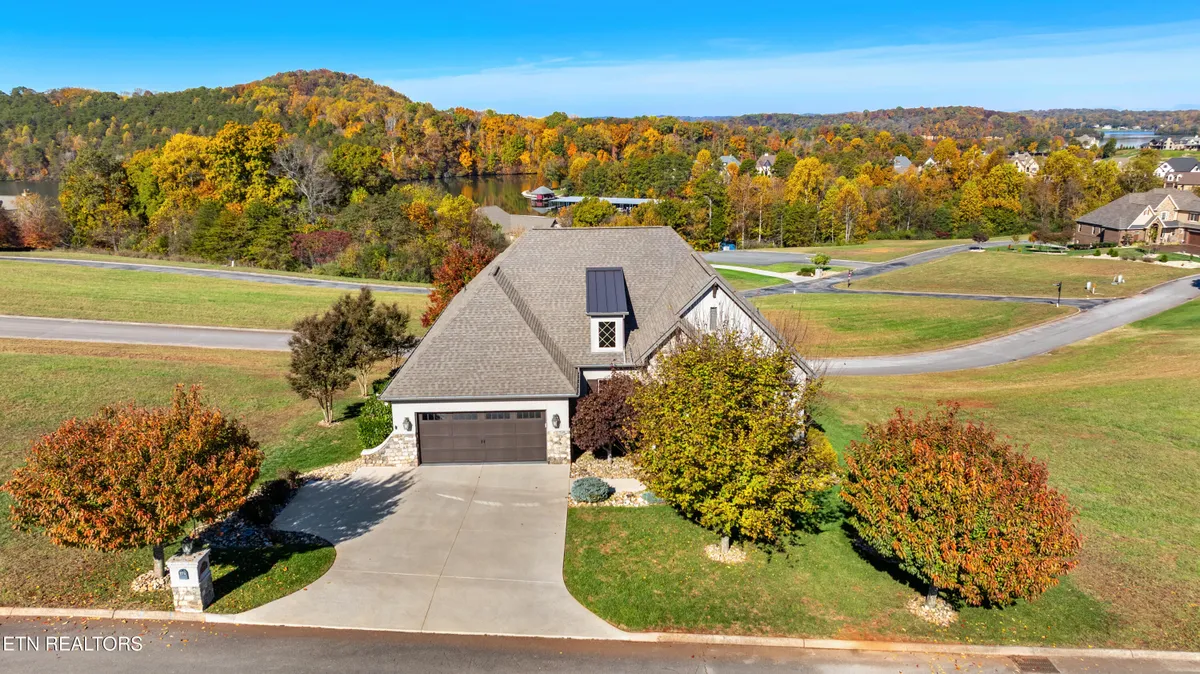 Property Slideshow image 1 of 60 | 275 hummingbird dr, Vonore, TN, 37885